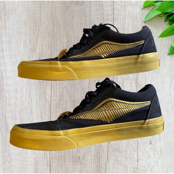 Vans x Harry Potter Golden Snitch Classic Sneakers - Picture 5 of 11